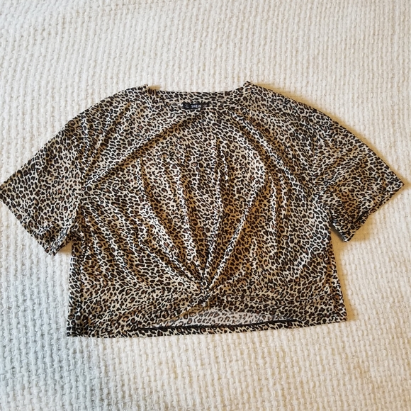 🆕️ Leopard Crop - Picture 3 of 5